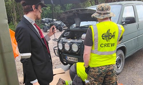 Nordberg banker’s armored car stuck in combat zone – Funny social media pictures